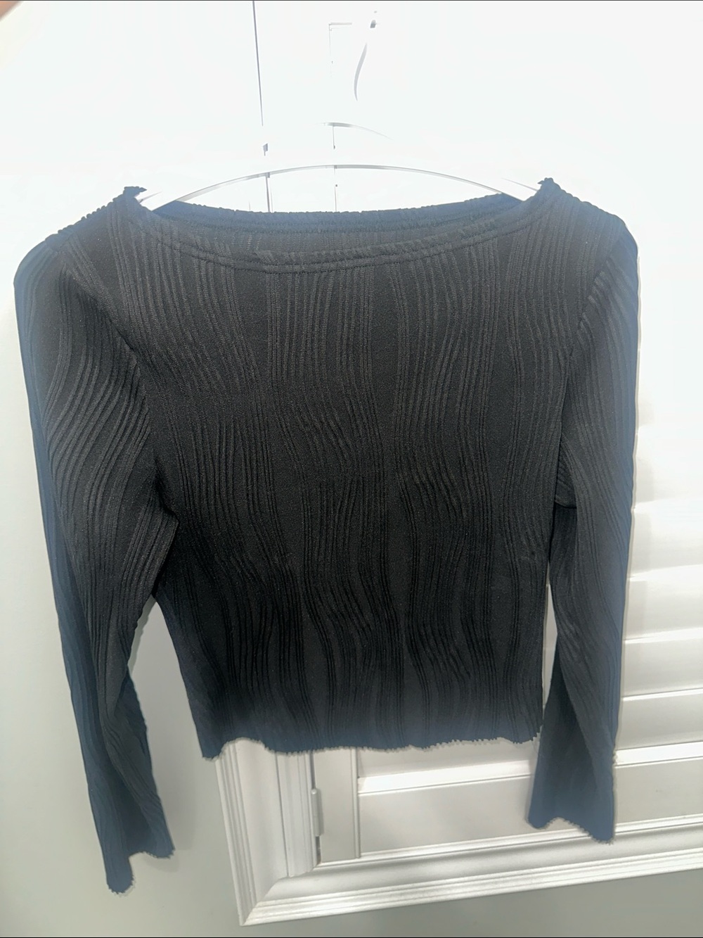 Straight neck line long sleeve top size large